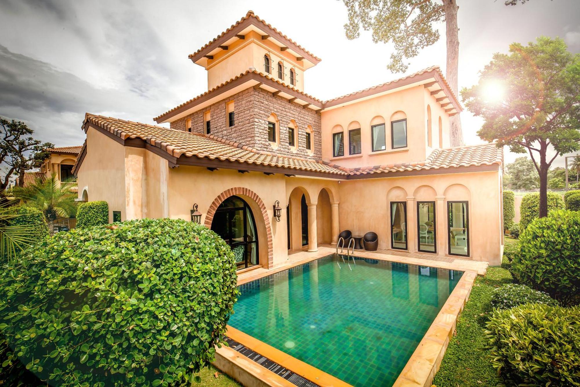 Chivani Pattaya Exterior photo