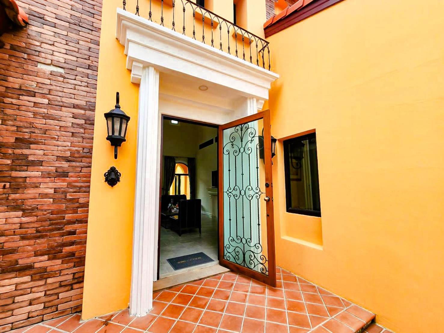 Chivani Pattaya Exterior photo