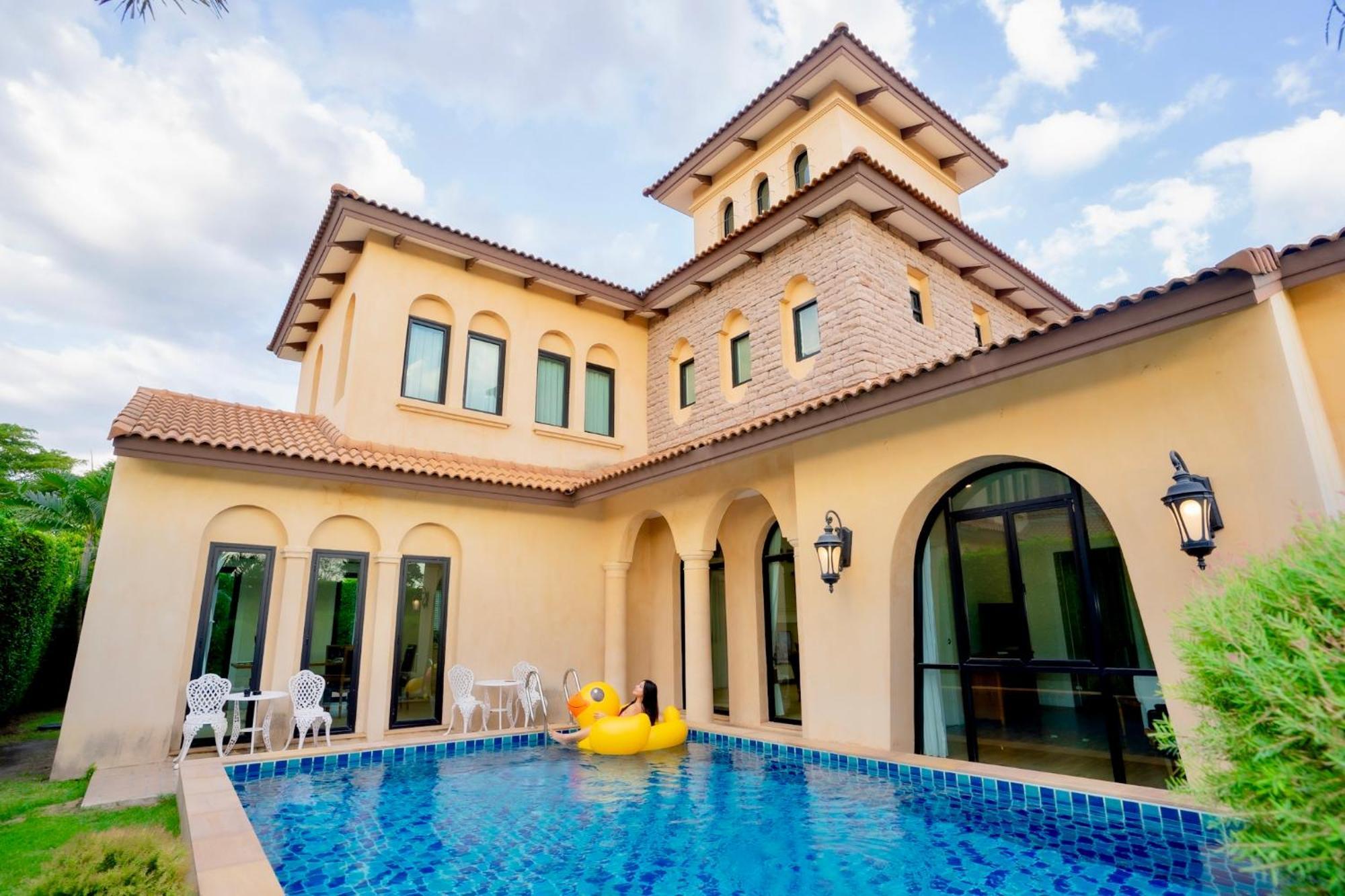 Chivani Pattaya Exterior photo